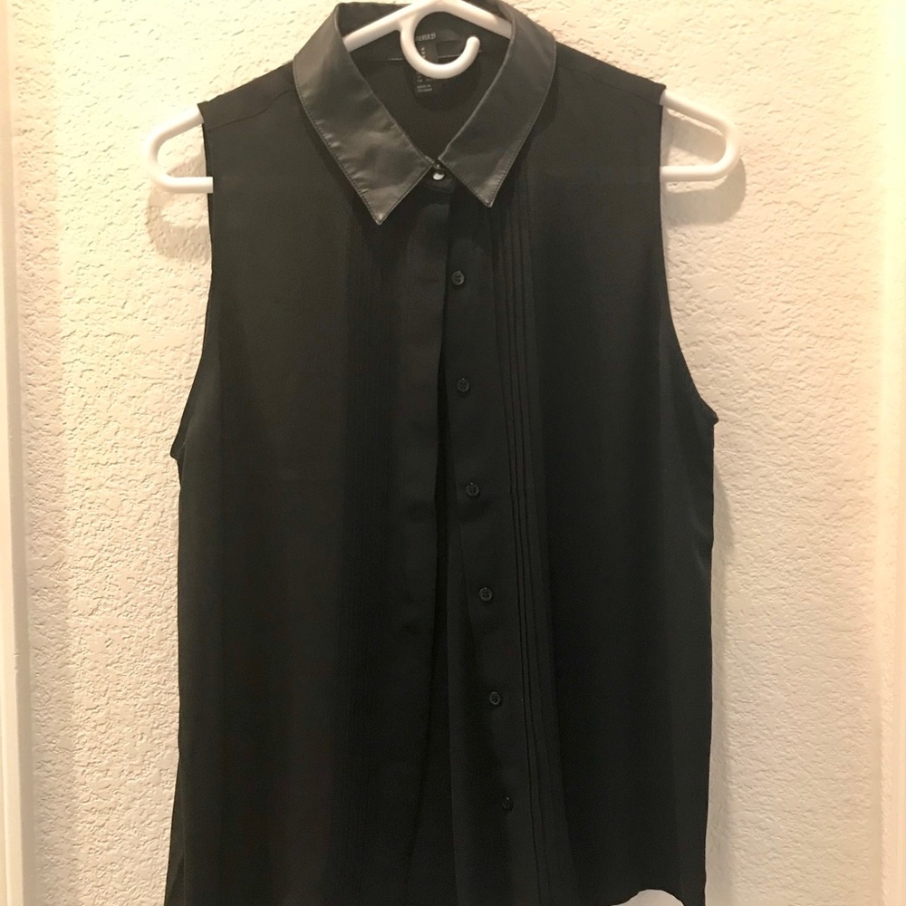 Sheer top | Leather collar 🔥